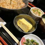 Butadon Shabushabu Tonsuke - ロース豚丼　みそ汁副菜セット