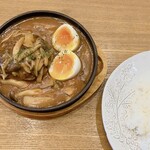 ウブントゥ - 【2種のきのこと半熟卵の煮込みハンバーグ ￥902】パスタを食べるつもりが…半熟卵に釣られて食べちゃいましたw