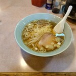 恵美飯店 - ●夜ラーメンセット　1,100円
　◯醤油ラーメン
　◯チャーハンから
　チャーシューエッグチャーハンに変更　＋200円
を注文した