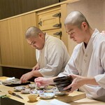 Sushi Eishin - 奥が中路大将　お弟子さん達は皆んな丸刈り