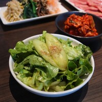 焼肉 銀座コバウ 並木通り店 - ■白菜キムチ　¥800
                    ■ナムル盛り合わせ ¥1.300
                    ■コバウサラダ　¥600