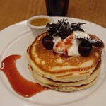 クリントン・ストリート・ベイキング・カンパニー 南青山店 - サワーチェリー&ダークチョコレートシェイビング パンケーキ