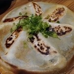 居酒家 くらと - ◆羽付鉄板焼き餃子
