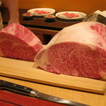 にくの匠 三芳 - 参考：圧巻の肉塊！