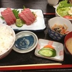 Uotsune - ランチに中トロ定食。うまし！