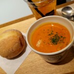 Soup Stock Tokyo - 石窯パンは温かくて柔らかく伸びる
