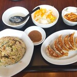 大阪王将 - 料理写真:餃子定食シングル940円