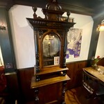 珈琲専門店 風見鶏 - 昭和？大正？明治？
      まさか…江戸時代？では無いだろうけど、
      超～アンティークなオルゴール♪
      スタッフにお願いすれば鳴らしてくれる。