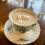 珈琲専門店 風見鶏 - ★ウインナーコーヒー
      アイリッシュにしょうが悩んだけど…コチラに。
      濃いめのコーヒーに冷たい生クリーム♪
      バリウマ♡