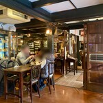 珈琲専門店 風見鶏 - 梁なども立派！
      今回の放浪記…古い建物とかなり触れ合ったなぁ〜。