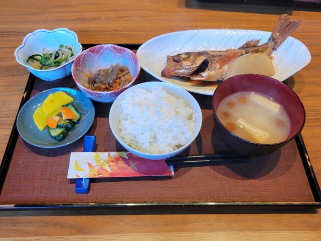 和風旬菜 たけ雀 鶴岡店 &ndash; 地元食材が光る居酒屋