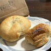 ブーランジェリー タネ  - チーズ340円、パンオショコラ200円