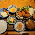 土鍋炊ごはん なかよし - カキフライ定食1200円に、チキン南蛮追加300円、生タマゴ追加50円