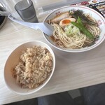 中華そば 太平楽 茂庭店 - ガリバタ肉飯