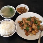 中国料理 珠華飯店 - ランチA・ピーマンと鶏肉（680円）