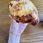 ハツタツ 天六店 - クロワッサン・オ・アマンド