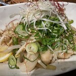 肉魚ダイニング　艶吉 - ホルモン塩炒め