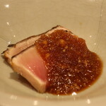 鮨 しみづ - ヨコワ 玉ねぎ酢仕立てアップ