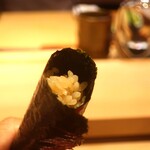 鮨 しみづ - 炊き立てのシャリと山葵の巻物