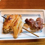 炭火焼鳥 げん太 - 手羽先　+   カシラ
