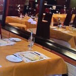 万平ホテル メインダイニングルーム - クラシックな店内