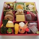 垢田の杜 桂月 - 上の段には多彩な料理