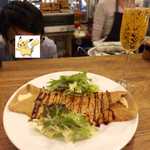 カフェ エ バール ドゥー - モッツァレラチーズとアンチョビのガレット・バルサミコソース（￥997）