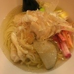 伊佐夫 - 塩味・羅臼昆布とホタテ出汁TEN麺まぐろ節のせ(2014/1)