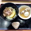 おおみねのうどん屋さん - 肉ぶっかけ小＋おでん（すじ＋玉子）＋たきこみ