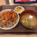 Sukiya - キムチ牛丼、とん汁おしんこセット