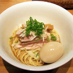ラーメン屋 トイ・ボックス - 鶏油そば(600円)+味付玉子(100円)