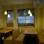 いし川 - 清潔感あふれる店内