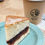 STORY CAFE - ヴィクトリアケーキ（800円）+ロイヤルミルクティ　ロイヤルにしてはさっぱり　ケーキはぎゅっと生地が詰まってベリーのジャムがよくあう　もっといろんなカフェでヴィクトリアケーキ置いて欲しい