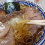 タンタン - 玉ねぎと麺を絡めて…これが八王子拉麺だな