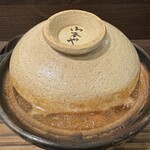 山本屋 - カシワ入り味噌煮込みうどん。
