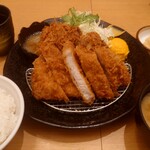 Kurobuta Tonkatsu Sengoku - 黒豚ロース・ヒレかつ定食：2,380円