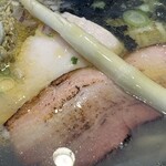 横浜淡麗らぁ麺 川上 - 限定B1200円（牡蠣潮らぁ麺）