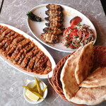 KOR'S CAFE KEBAB - 料理写真:Tavuk Kanat（チキンの手羽先），Acılı Ezme（刻み野菜のスパイシー前菜），Ekmek（パン）