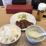 Gyuutan Ryouri Kaku - 牛たん定食・4枚とビール