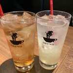 Oreno Itarian - ドリンク1オーダー制。ジンジャーエールとレモネード。