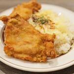 Rojiura Curry SAMURAI． 神楽坂店 - 侍.まつり(3種、マイルド、5辛、180g) 2035円 のライス180g、焦がしチーズ、侍.ザンギ