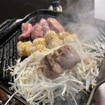 焼肉ホルモン 芝生 - 