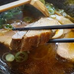 Ramen Hongo Utei - 分厚いチャーシューが3枚