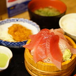 磯丸水産 - マグロ２種盛定食 (￥1,209)