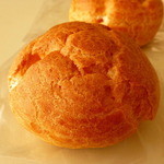 トルティーノ - シュークリーム　いちごとピオーネ