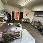 炭火やきとり 鳥信 - お店の内観
      テイクアウト専門です