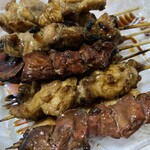 炭火やきとり 鳥信 - タレ焼きのももときも
      ふっくらと焼き上げられていました
      タレの味も美味しかったです