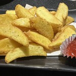 三酉屋 - ガーリックポテトフライ