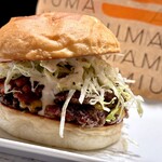 UMAMI BURGER - ベーコンランチはパティにスモークベーコンが練り込まれています！