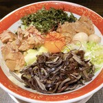 京町にヤドカリました。 - まぜそば。美味しすぎる。よく食べる人からしたら気持ちちょっと麺が少ないかな。けど腹が満たされない場合は〆に一口ライス(無料)頼めます！